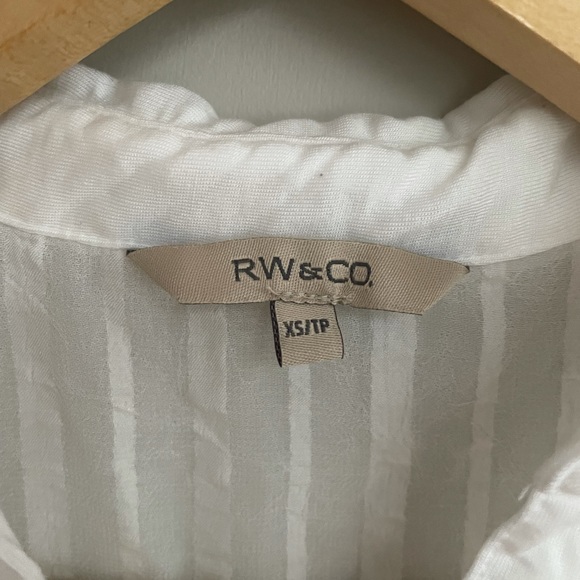 White Sleevless Collared Top - Picture 3 of 4